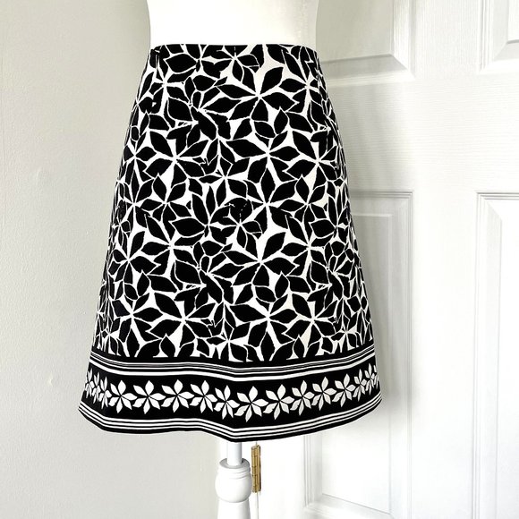 THE LIMITED Black White Floral Skirt with Border - Picture 3 of 6